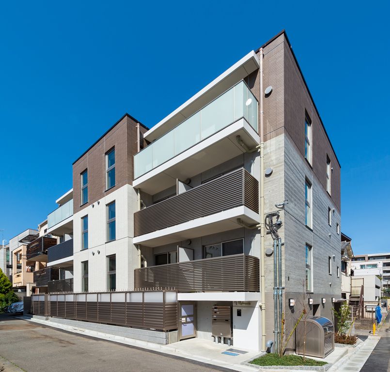【渋谷区初台のマンションの建物外観】