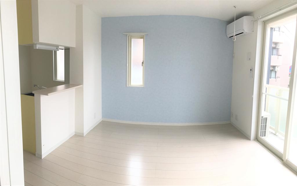 その他部屋・スペース　ワンカラーの壁紙で落ち着きのある部屋