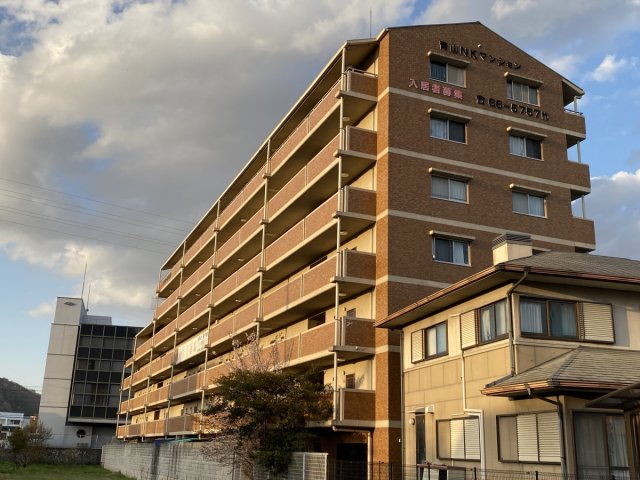 姫路市青山のマンションの建物外観