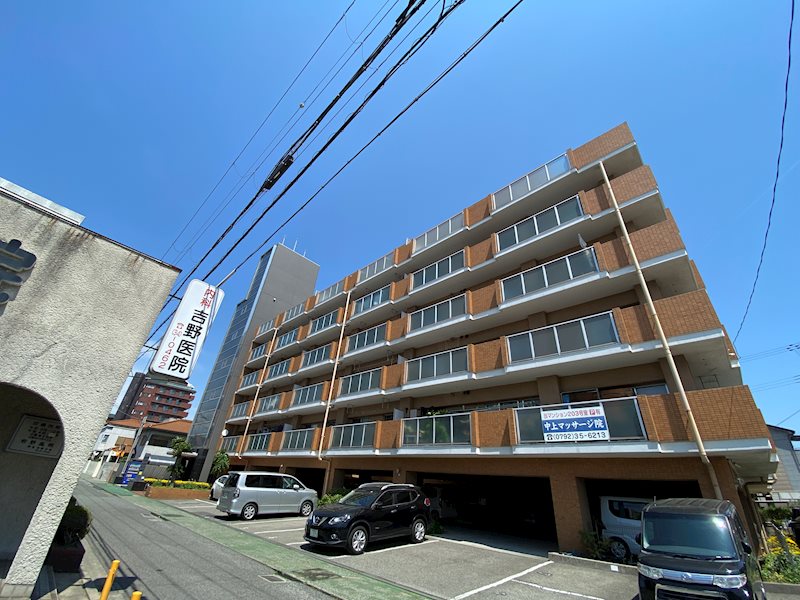 【姫路市飾磨区恵美酒のマンションの建物外観】