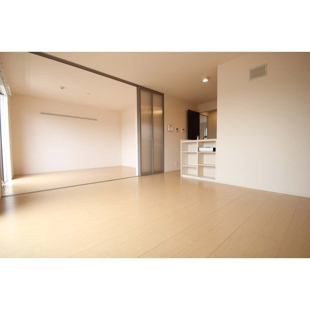 居室・リビング　内装写真は全て３０２にて撮影しました