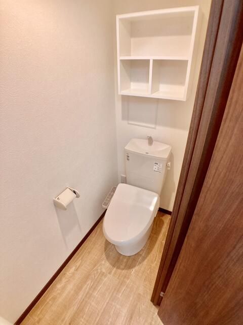 トイレ　写真は別の部屋のものです。