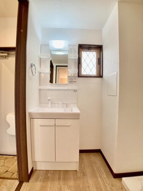 洗面設備　写真は別の部屋のものです。