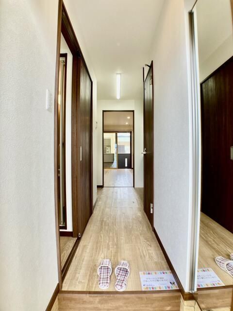 玄関　写真は別の部屋のものです。