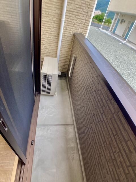 バルコニー　写真は別の部屋のものです。