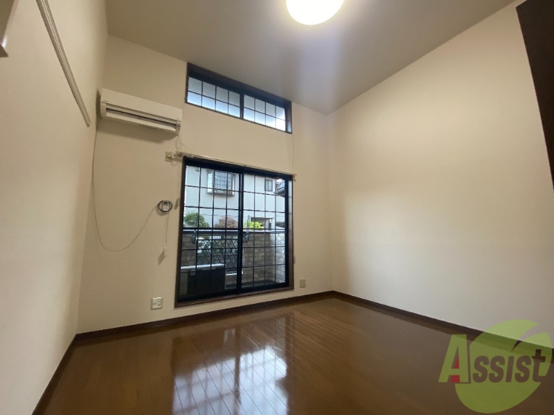 居室・リビング　陽の光が差し込む明るいお部屋は気持がいいですね～