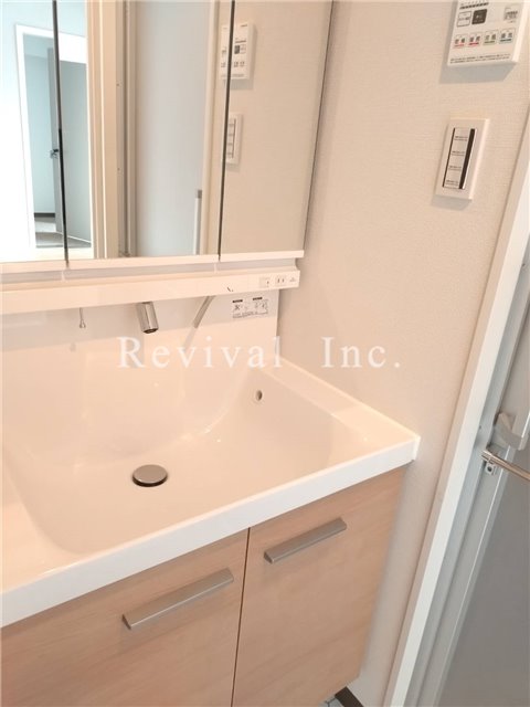 洗面設備　毎日の身だしなみチェックに必須ですね