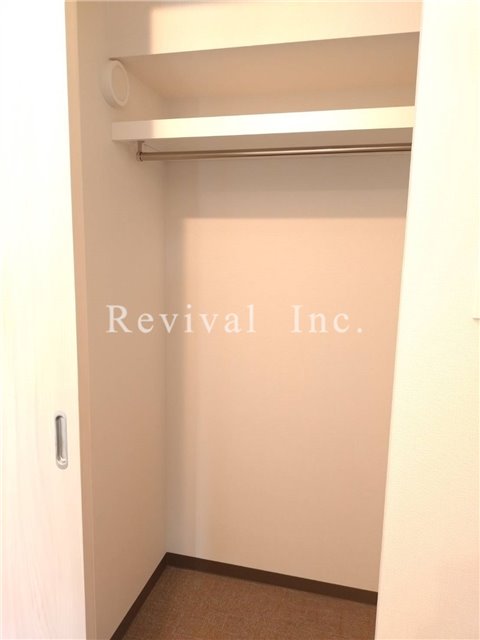 収納　奥行豊富なウォークインクローゼット