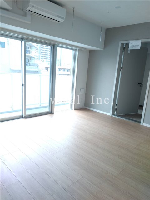 居室・リビング　明るい光の入るリビング空間です