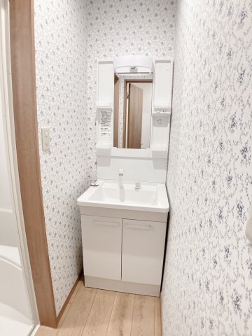 洗面設備　シャンプードレッサー付き洗面台