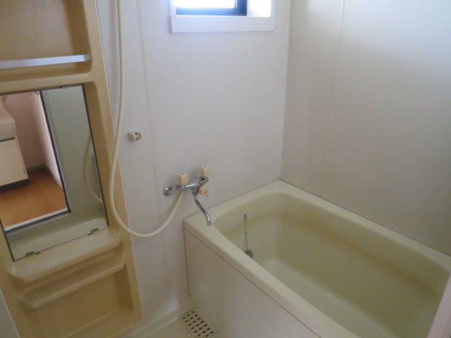 バス・シャワールーム　追い焚き機能付のお風呂です。