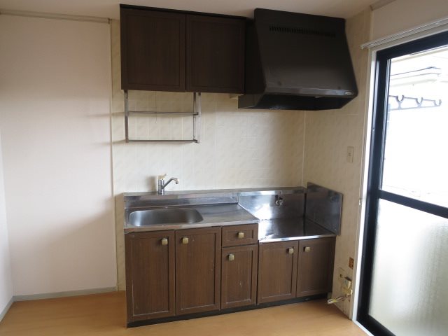 キッチン　5帖の広々キッチンです。