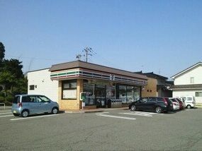 コンビニ　セブンイレブン柏崎半田3丁目店（コンビニ）まで380m