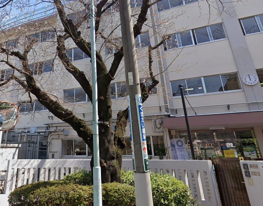 小学校　豊島区立駒込小学校（小学校）まで370m