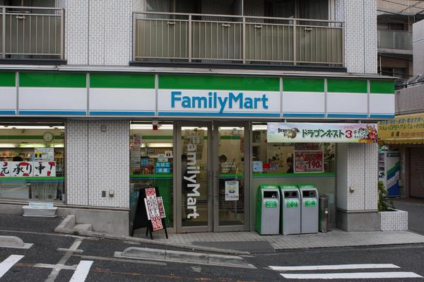 コンビニ　ファミリーマート牛込柳町駅前店（コンビニ）まで419m