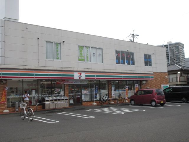 コンビニ　セブンイレブン（コンビニ）まで520m