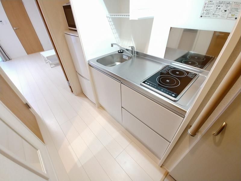 キッチン　キッチン：2口電気コンロ　※反転プランあり