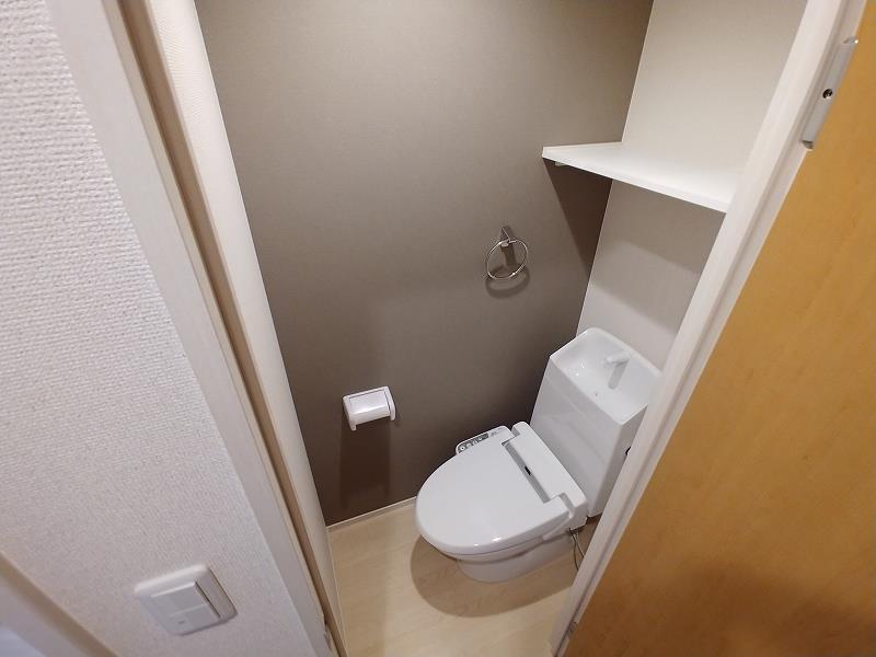 トイレ　トイレ：温水洗浄便座つき