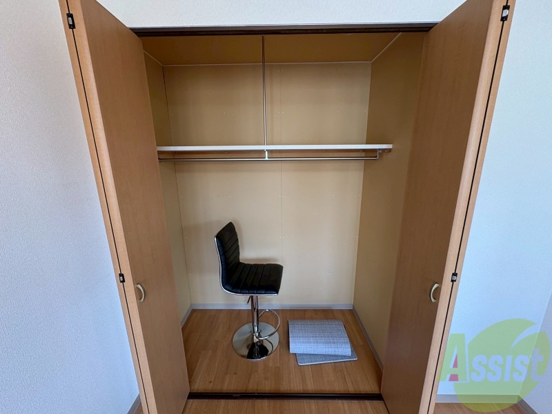 収納　クローゼットは奥行きもあり、荷物が多い方でも安心です。