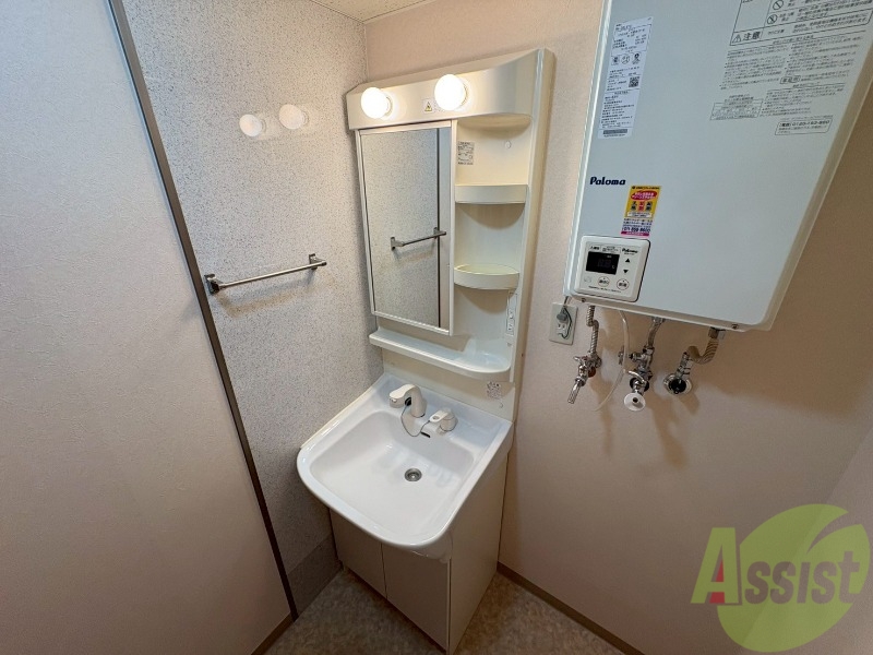 洗面設備　大きくて使いやすそうな独立洗面台になっています。