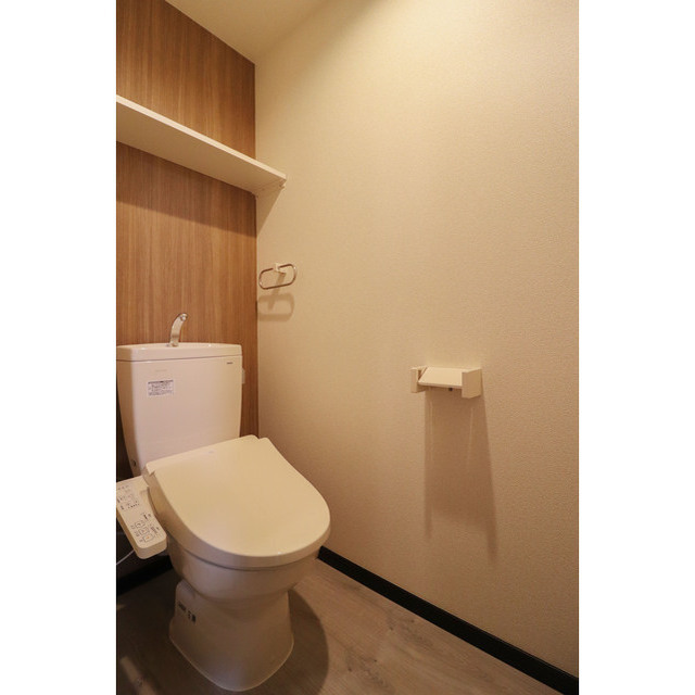 トイレ　温水洗浄便座付き