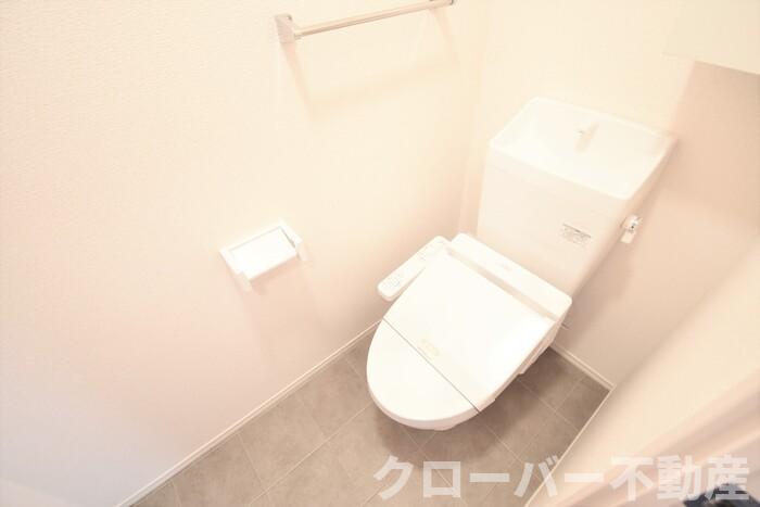 トイレ　温水洗浄暖房便座