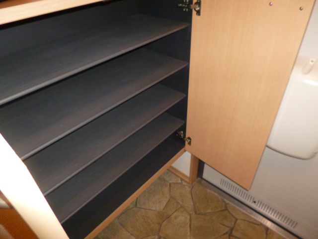 玄関　写真は別号室です。