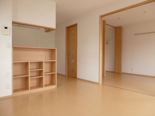 居室・リビング　写真は別号室です。