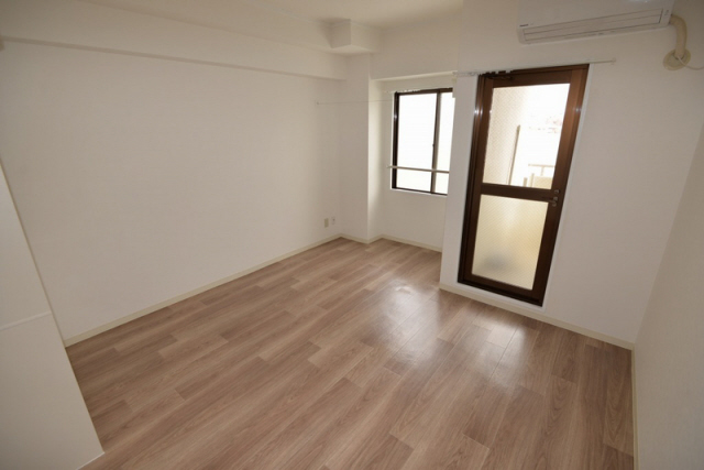 居室・リビング　写真は同マンションの別の部屋のものです。