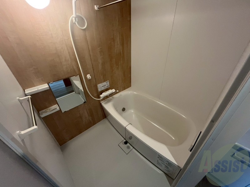 バス・シャワールーム　お風呂になります。一日の疲れを癒してくださいね。