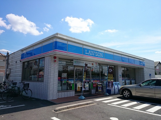 コンビニ　ローソン八尾弓削町店（コンビニ）まで700m