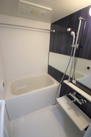 バス・シャワールーム　同建築会社の同シリーズとなります。