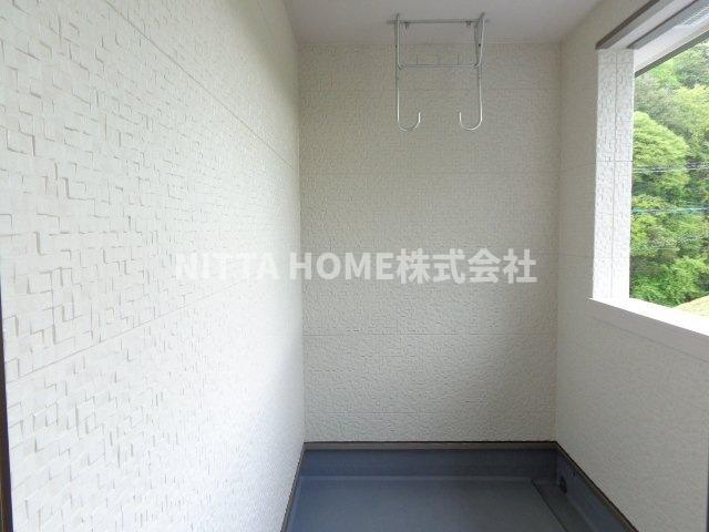 バルコニー　リビングルームからバルコニーにアクセスできます★