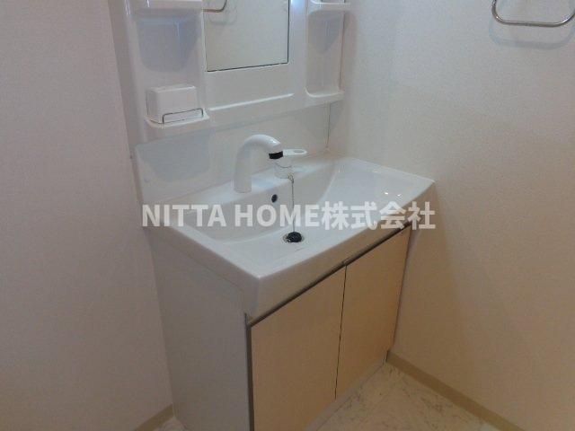 洗面設備　洗髪洗面化粧台に室内洗濯機置き場があります◇