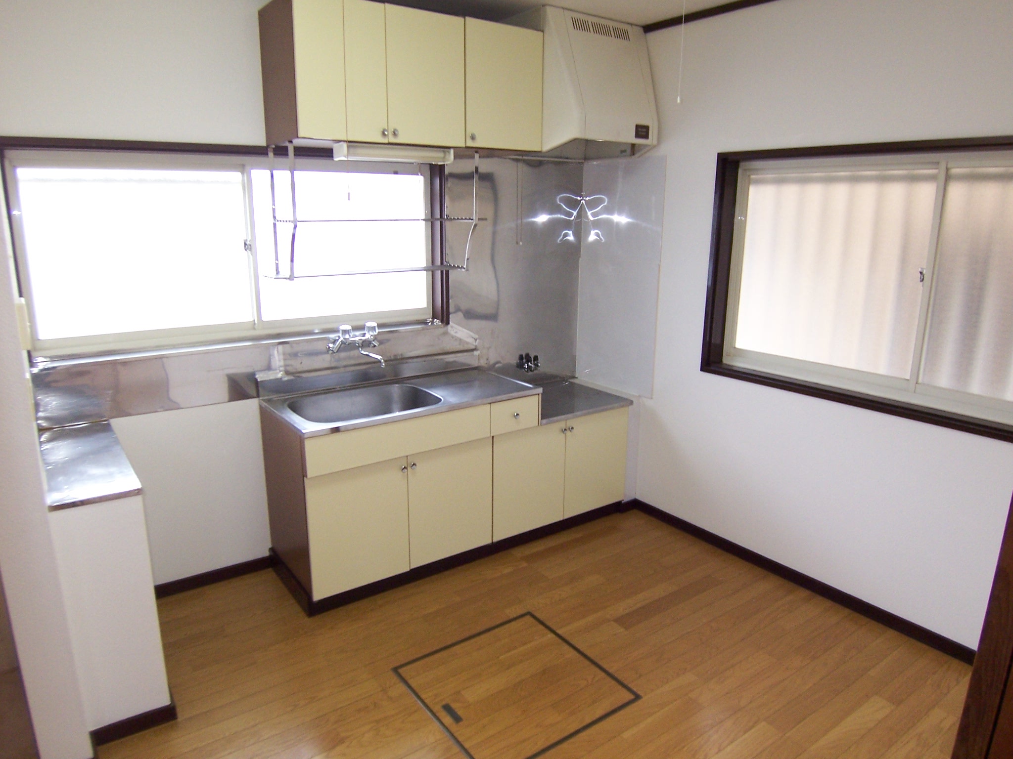 キッチン　（参考）他室の写真を使用しています。現況優先となります。