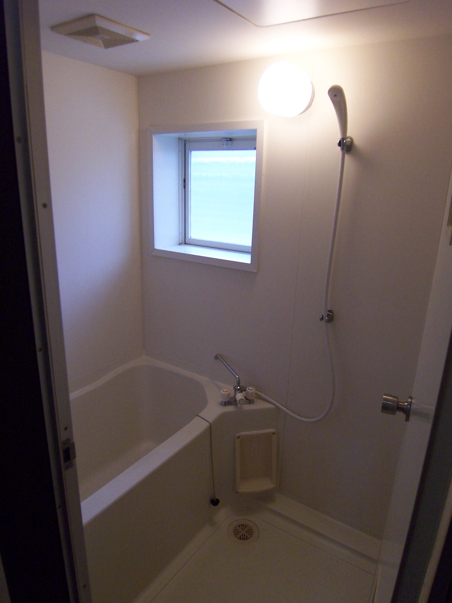 バス・シャワールーム　（参考）他室の写真を使用しています。現況優先となります。