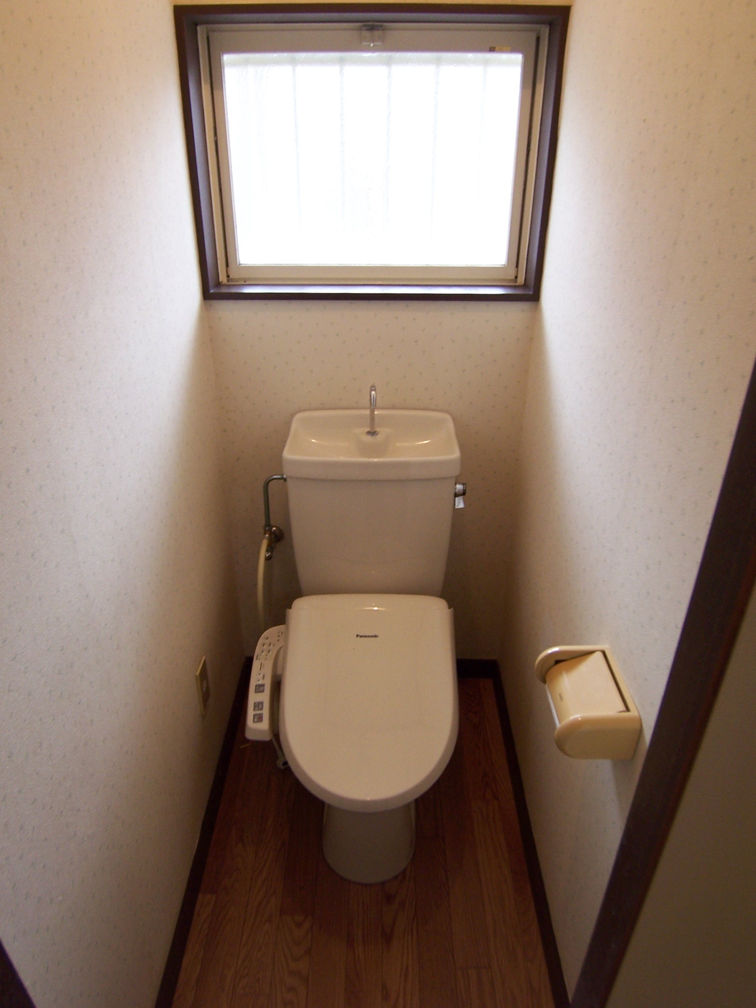 トイレ　（参考）他室の写真を使用しています。現況優先となります。