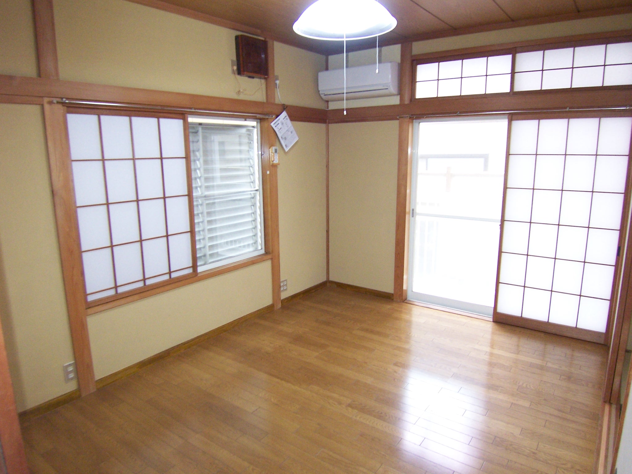 居室・リビング　（参考）他室の写真を使用しています。現況優先となります。