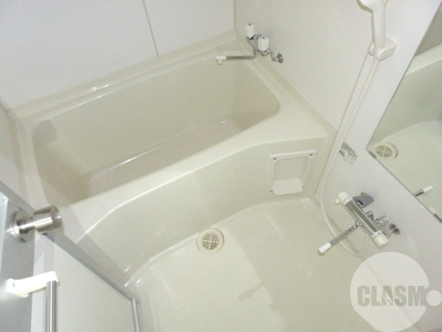 バス・シャワールーム　キレイにリフォームされています♪