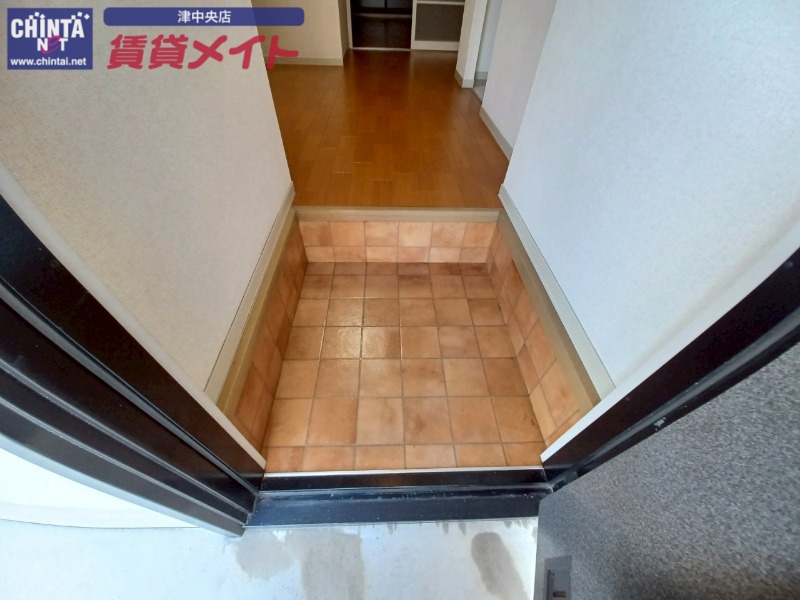 玄関　同物件別室反転写真