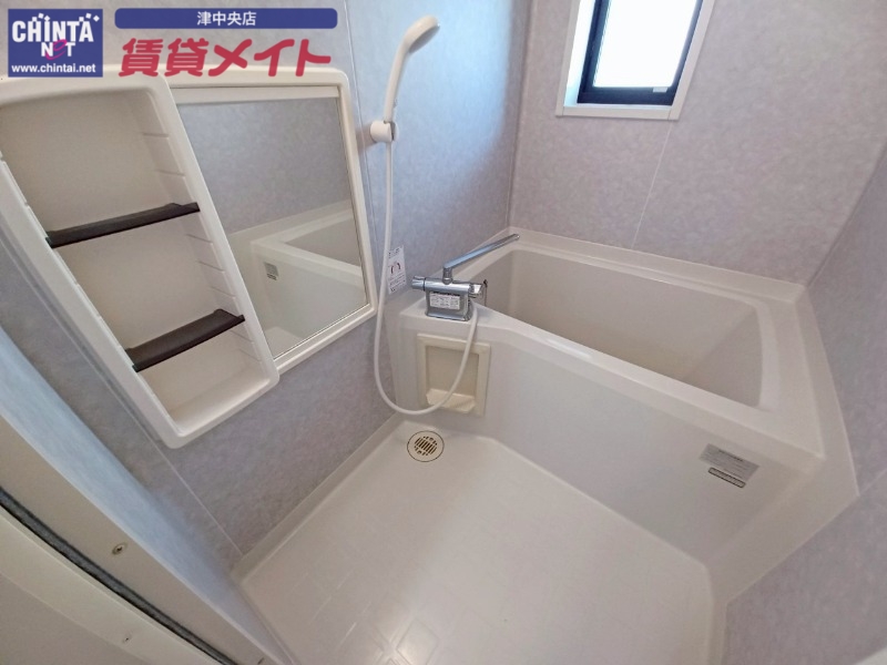 バス・シャワールーム　同物件別室反転写真