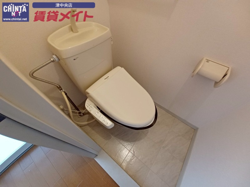 トイレ　同物件別室反転写真