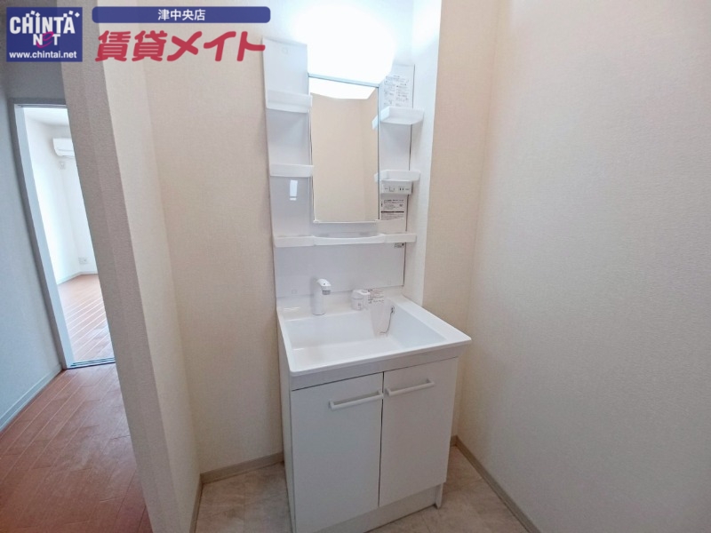 洗面設備　同物件別室反転写真