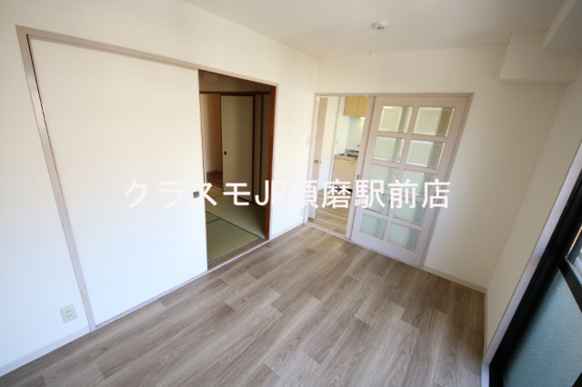 その他部屋・スペース　ゆとりのあるベッドルームで快適な睡眠をとってくださいね。