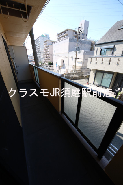 バルコニー　大きなバルコニーです。風通しも良いのですぐに乾きそうですね。