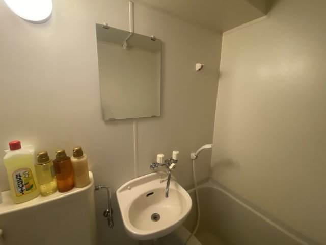 洗面設備　浴室内に洗面台付きです！
