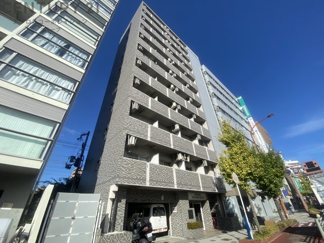 建物外観　オートロックで外部の人間が簡単に出入りできないため安心です！