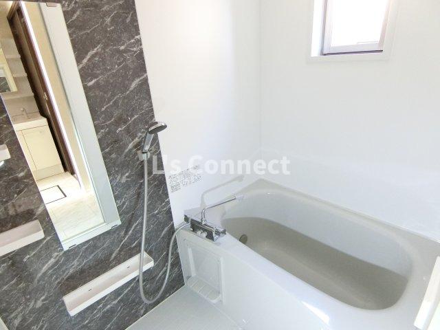 バス・シャワールーム　追焚き、浴室乾燥付きのお風呂。