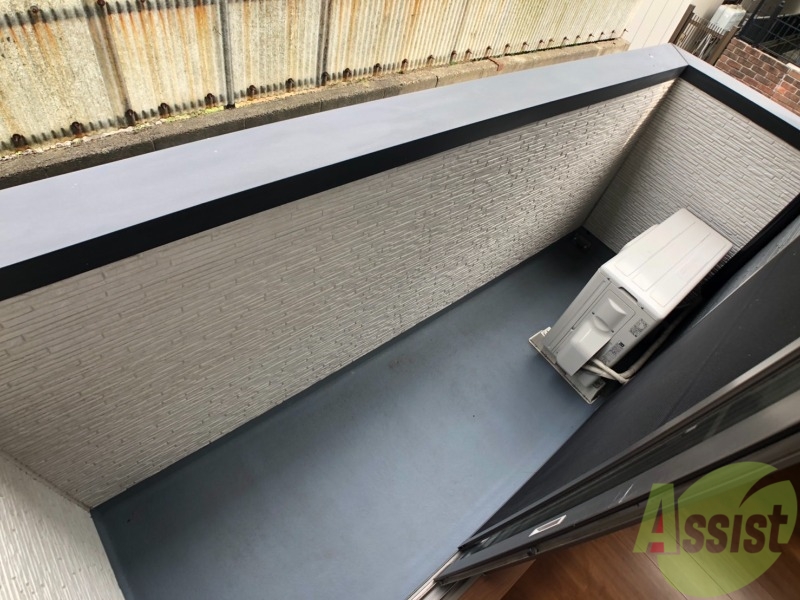 バルコニー　このバルコニースペースは洗濯物も問題なく干せそうですね。