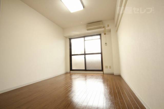 居室・リビング　＊３０３号室参照